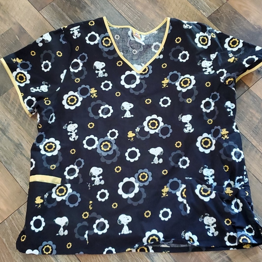 Snoopy scrub top